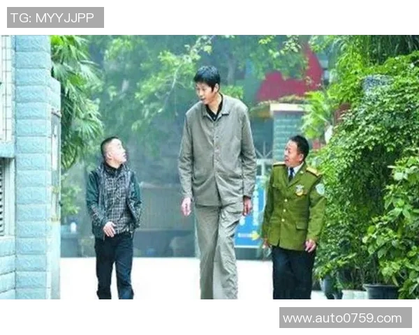 姚明近身照展现巨人风采与亲和力的完美结合